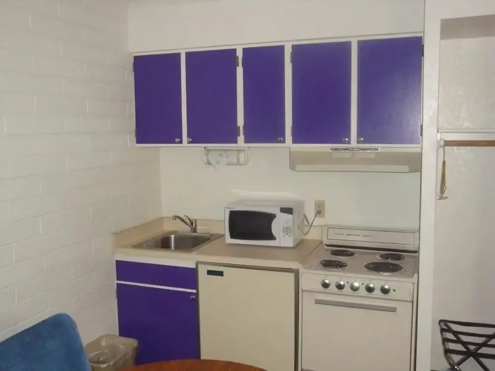 Motel 6 - Lakeview