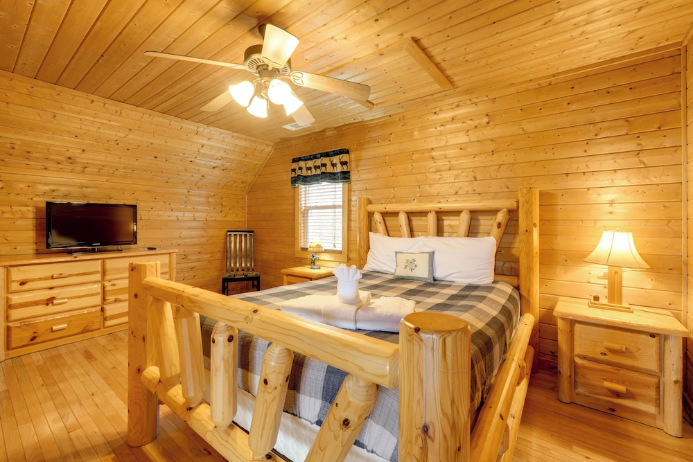 Hot Tub + Game Room: Spacious Blue Ridge Retreat!