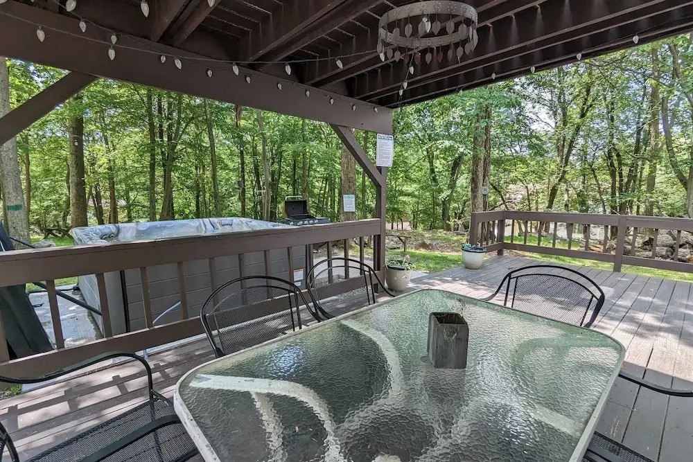 Harmony Cottage by Avantstay Lake Access, Hot Tub, Fire Pit, & Game Room