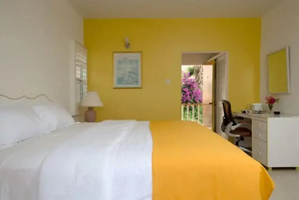 Bird Rock Beach Hotel
