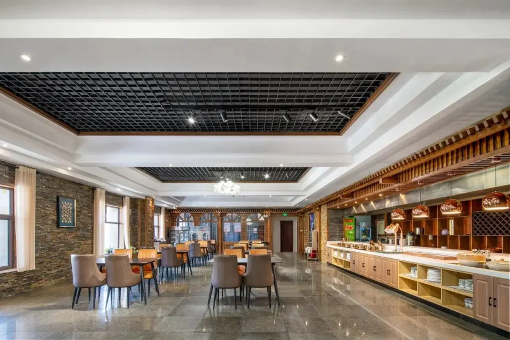 Vienna International Hotel of  Yingbin Road Altay Airport