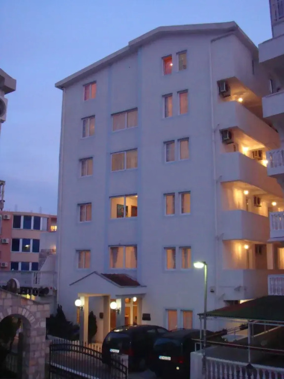 Azzuro apartments Budva