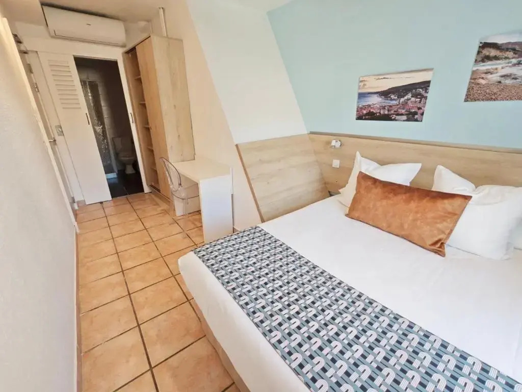 HOTEL DES CALANQUES Port de Cassis