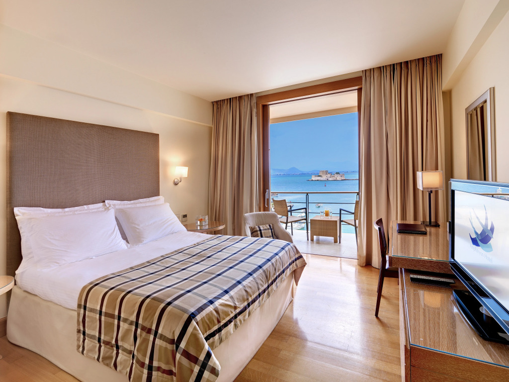 Amphitryon Hotel