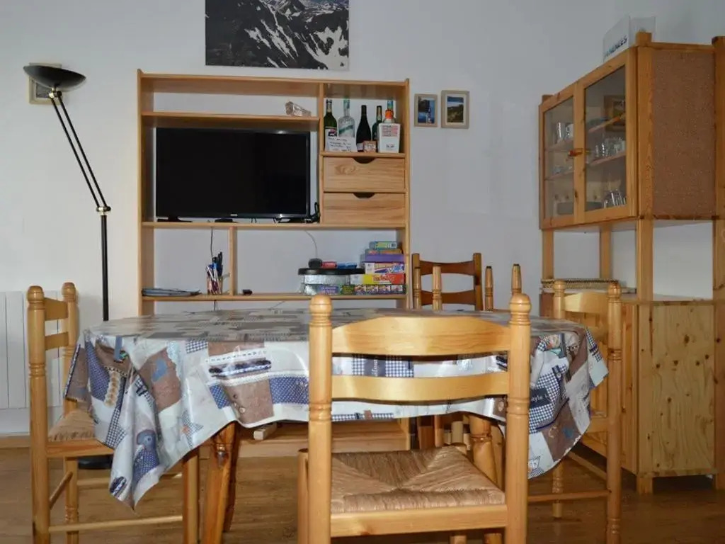 Appartement Les Angles, 2 pièces, 4 personnes - FR-1-593-33