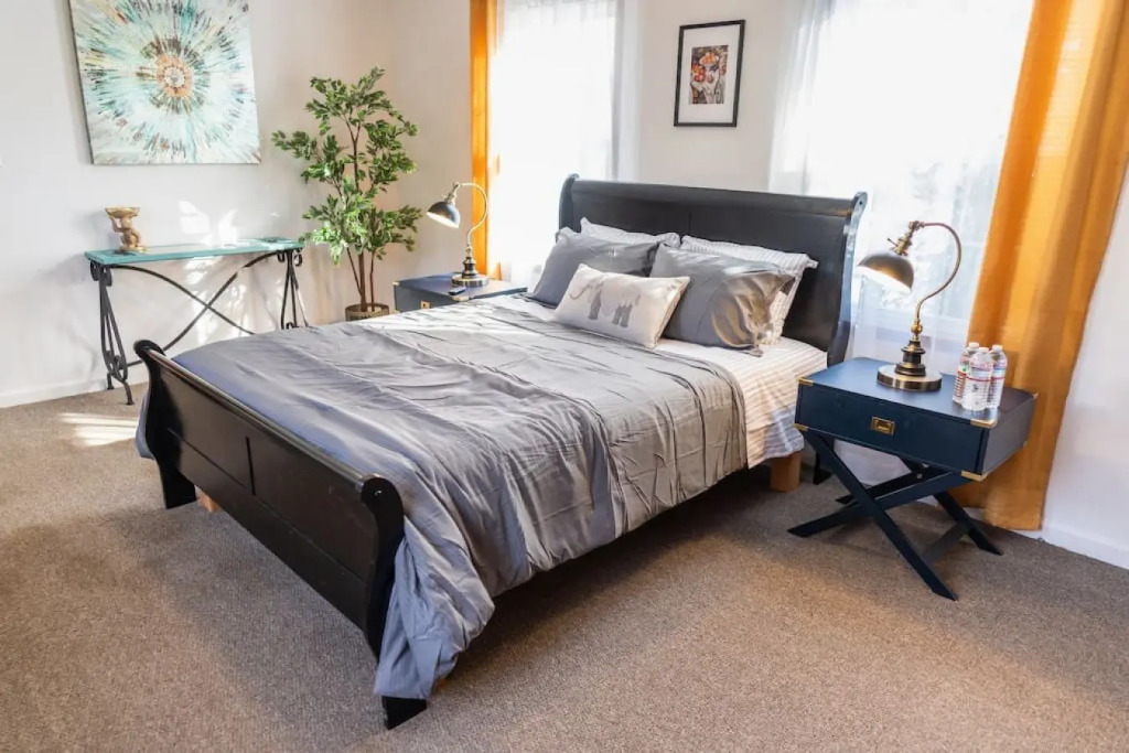 Updated Well-Appointed 3-Bedroom Home In Beautiful Burbank Neighborhood  (P49)