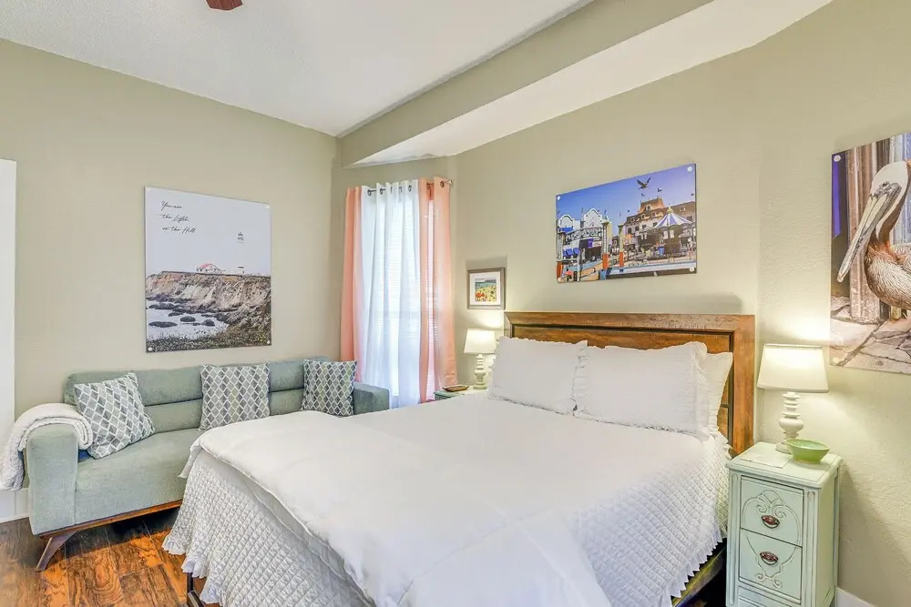 1/2 Mi to Seawall! Family Home w/ Furnished Patio