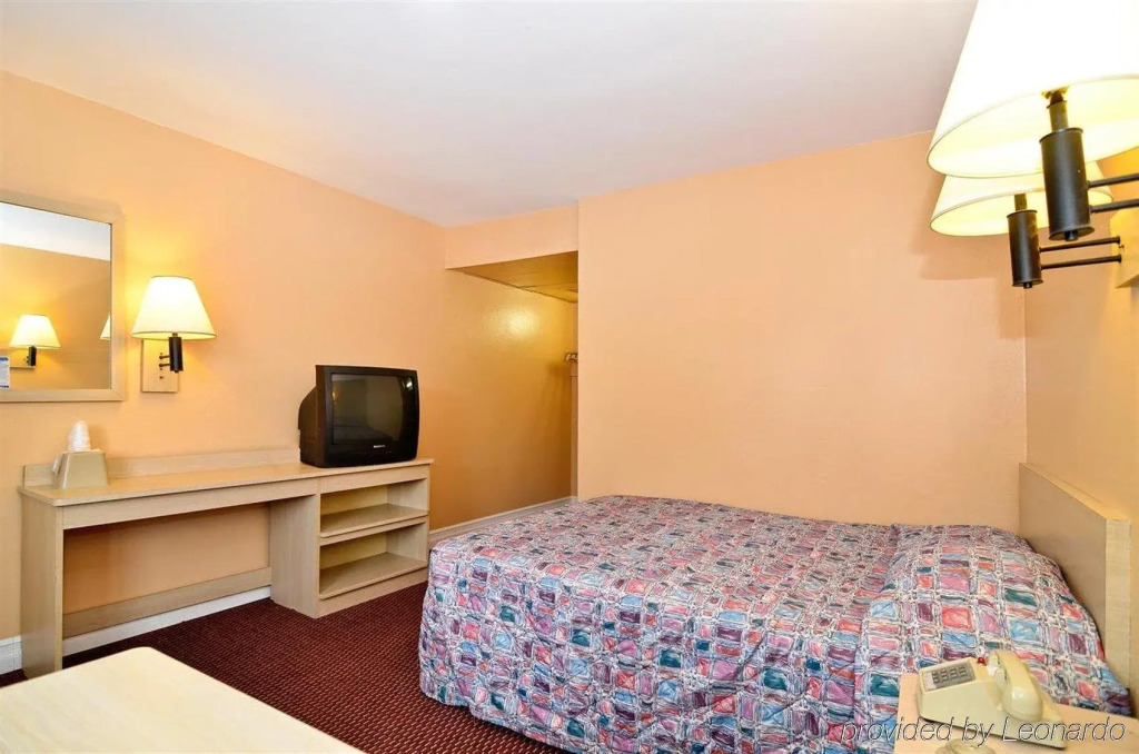 圣路易斯美洲佳值套房酒店(Americas Best Value Inn and Suites St. Louis)
