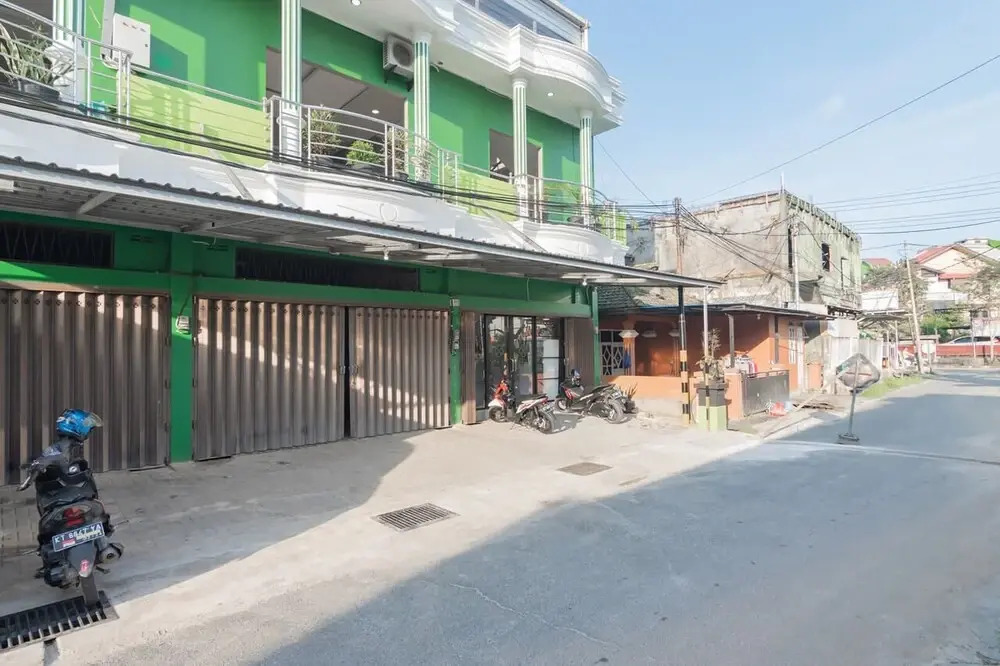 RedDoorz Plus near Siloam Hospital Balikpapan