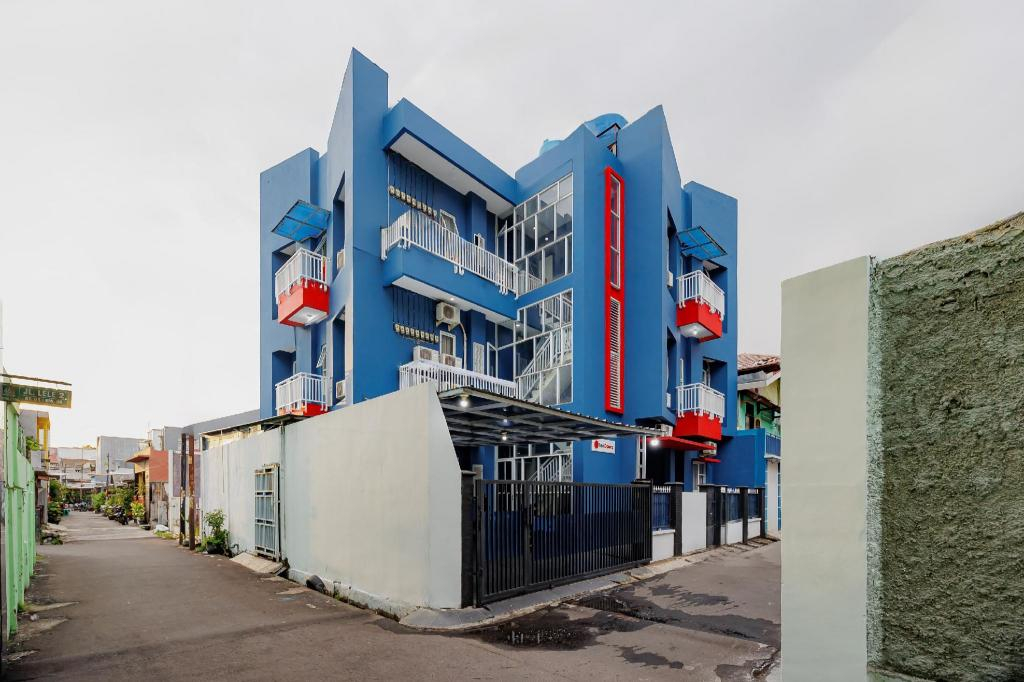 RedDoorz Syariah near Metropolitan Mall Bekasi