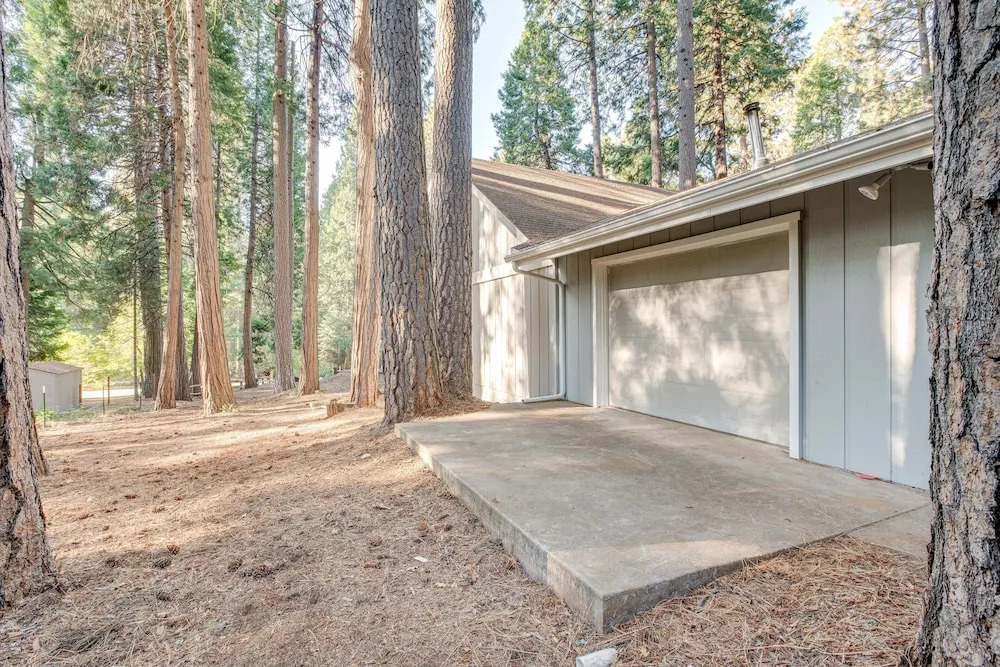 Pollock Pines Cabin: Game Room w/ A/C & Heat!