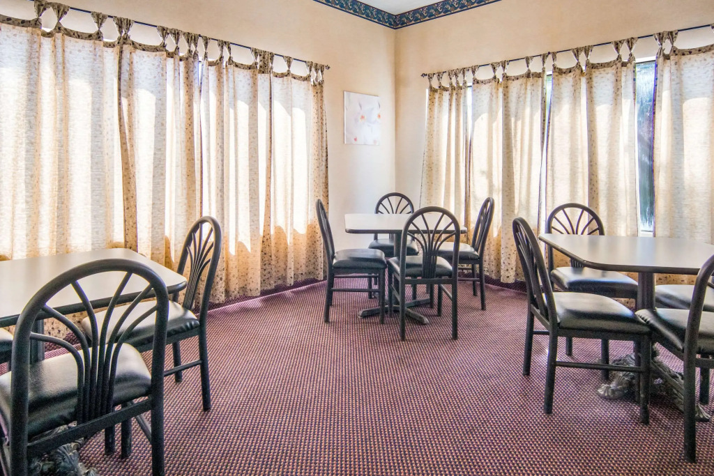 Econo Lodge Inn & Suites Sweetwater I-20