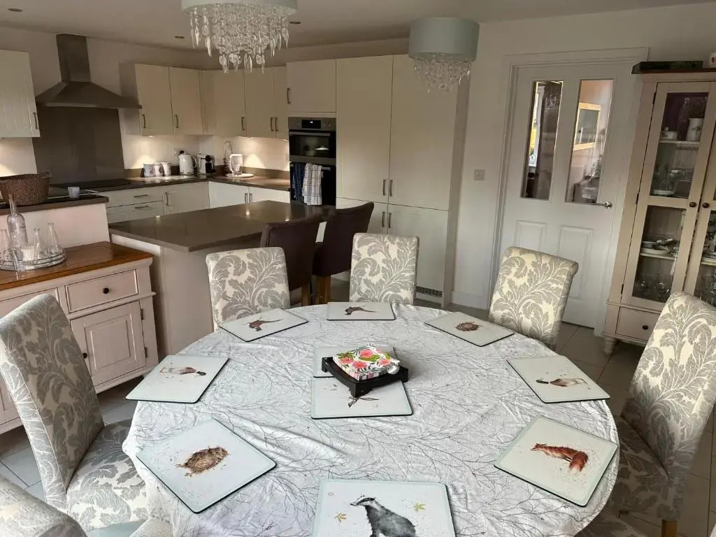 Stunning 4BD Family Getaway Westbury Wiltshire