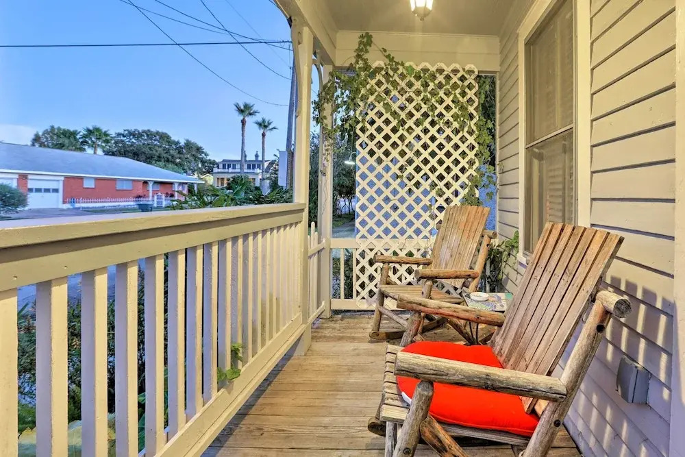 Historic Galveston Home: Walkable Neighborhood