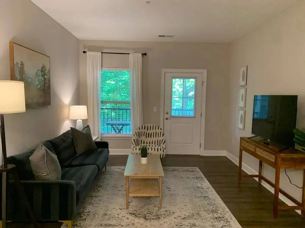 Polaris King Flat Pet-friendly Nature Views