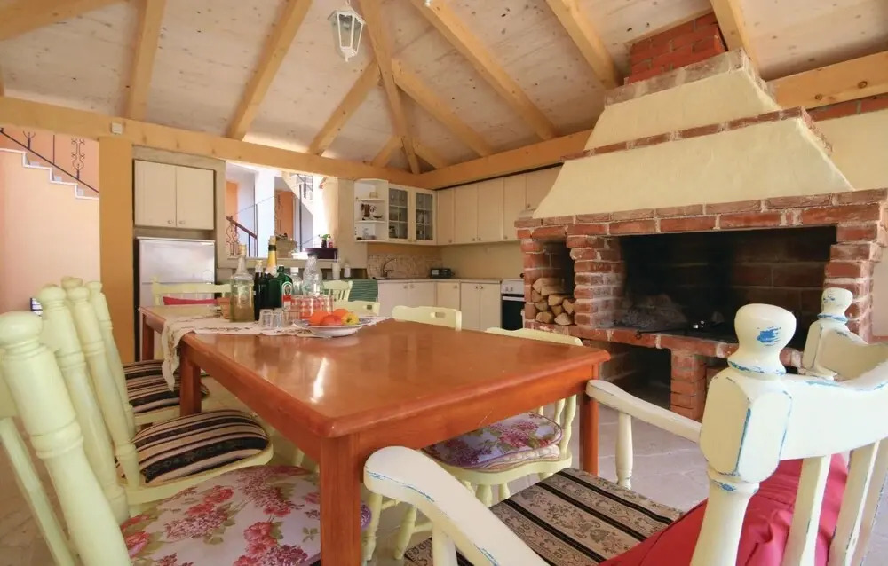 Beautiful Home in Brodarica With Wifi and 6 Bedrooms
