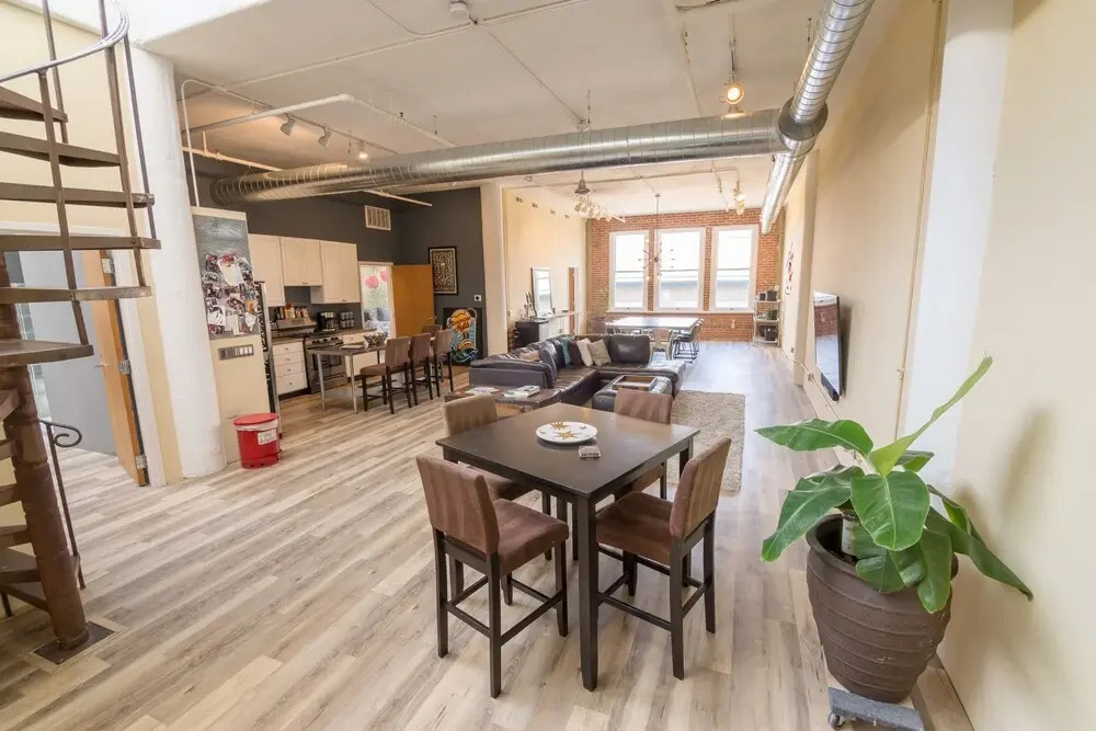 Penthouse Loft in The Heart of Downtown