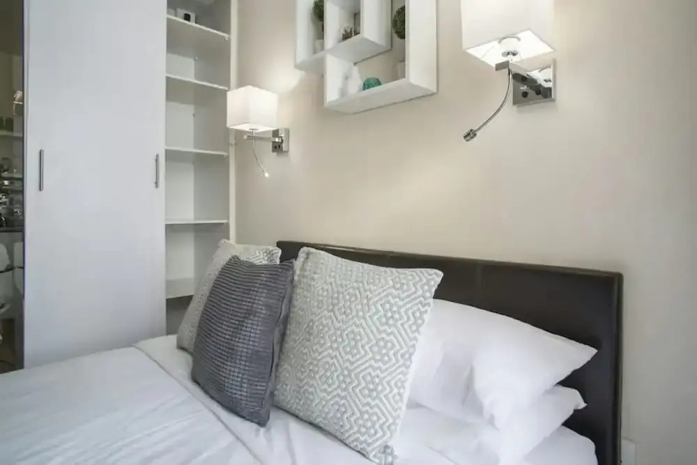 Double Bedroom Studio With Balcony in Cape Town City Centre