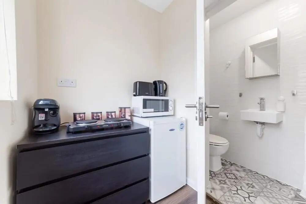Spacious Sleeps 3 Ensuite Room In Twickenham TW7