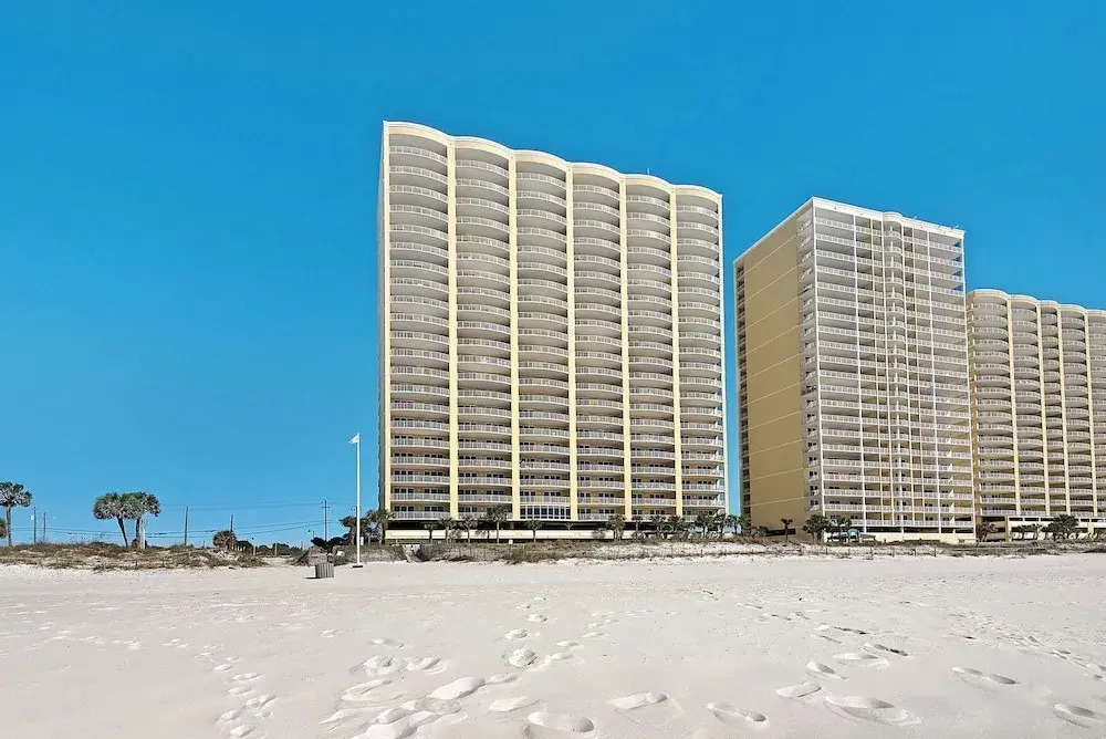 Beautiful Ocean Views! 2-Bedroom, 2-Bathroom! Resort Pools
