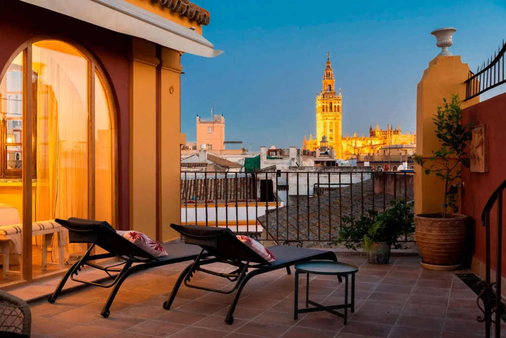Luxury 3BD duplex with panoramic views to old town. San Isidoro Terrace