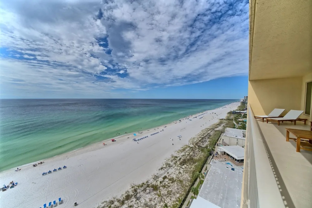Spectacular Gulf front Condo with Beach and Picnic Area Access - Unit 1406 by RedAwning