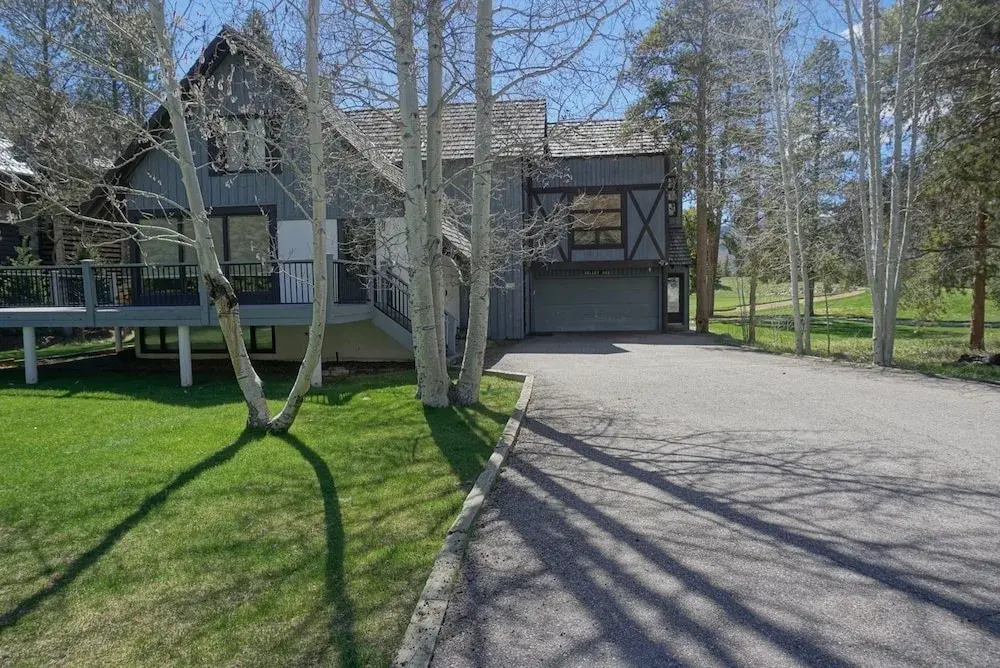 992 Ptarmigan Rd 6 Bedroom Home