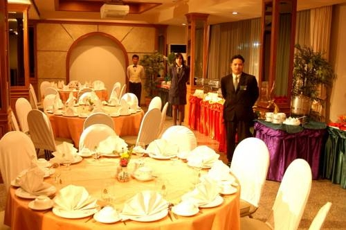 Royal Pacific Hotel