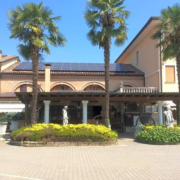 Hotel Pizzeria Ristorante "Al Leone"