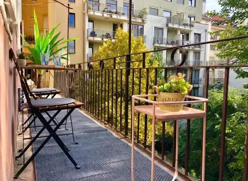 King Street Design Apartment for 12