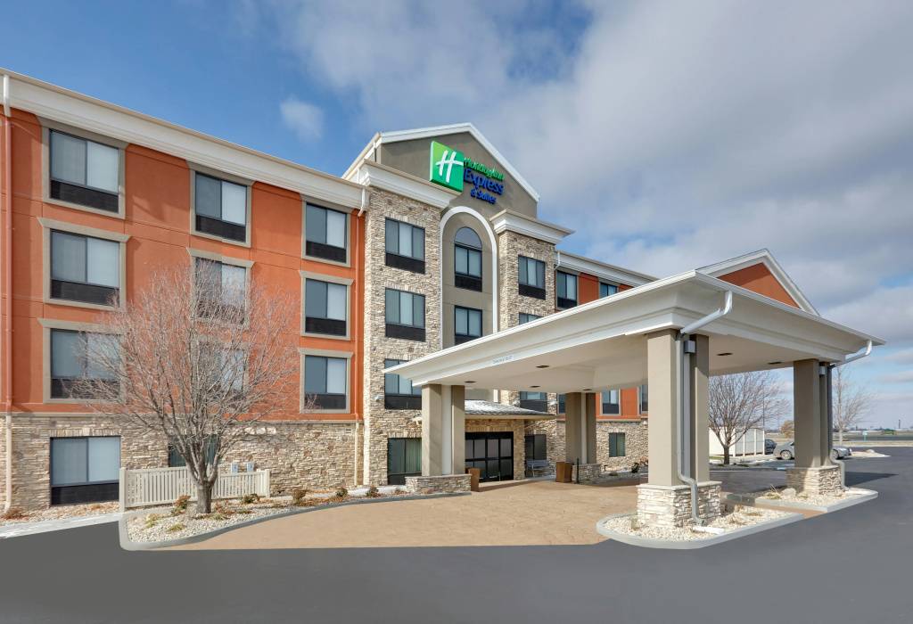 Holiday Inn Express & Suites Mitchell by IHG