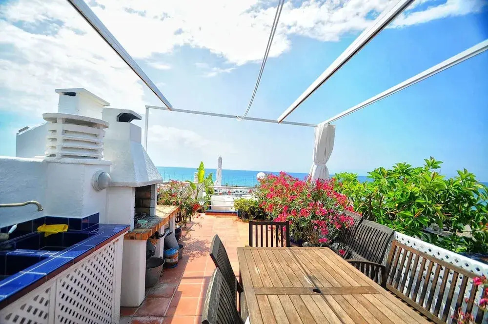 Luxury House with Private Chill Out