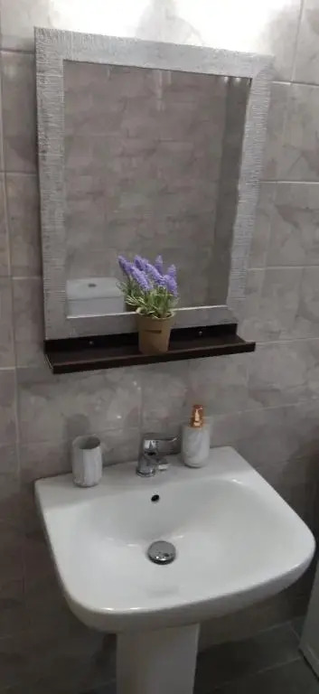 Iro-Kostas House 3