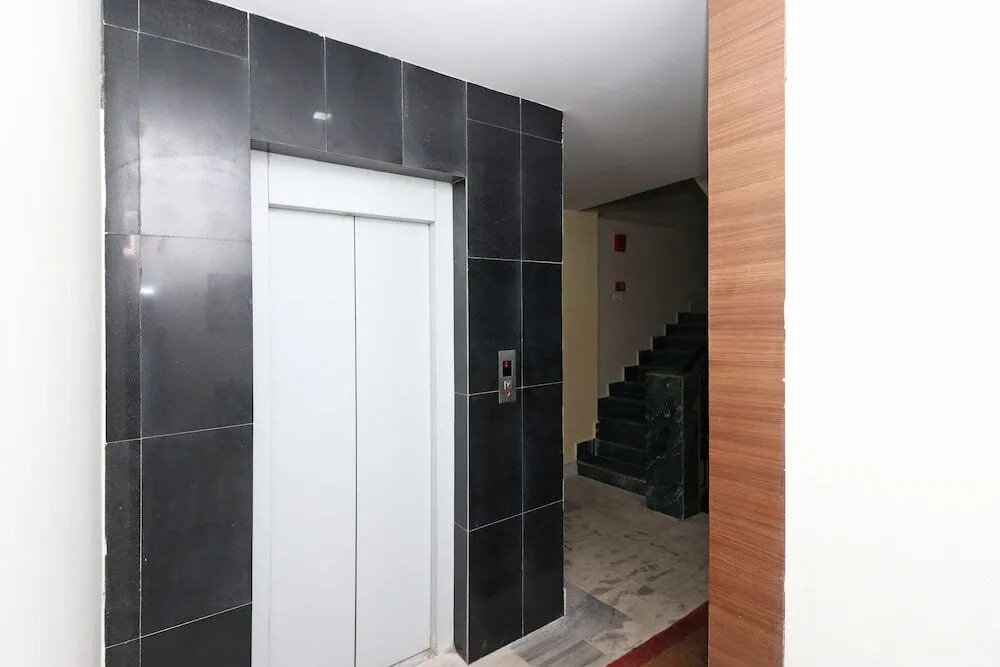 Hotel Barney Grand By OYO Rooms