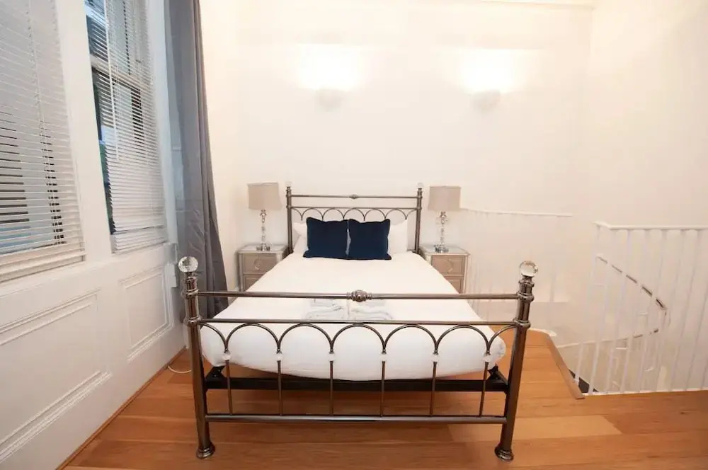 Unique Period Apartment In Kensington