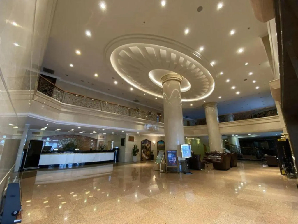 Yili Huacheng Hotel (Liuxing Street)