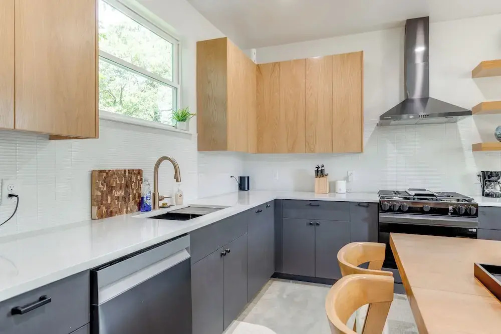 Near Restaurants & Parks: Home 3 Mi to Dtwn Austin