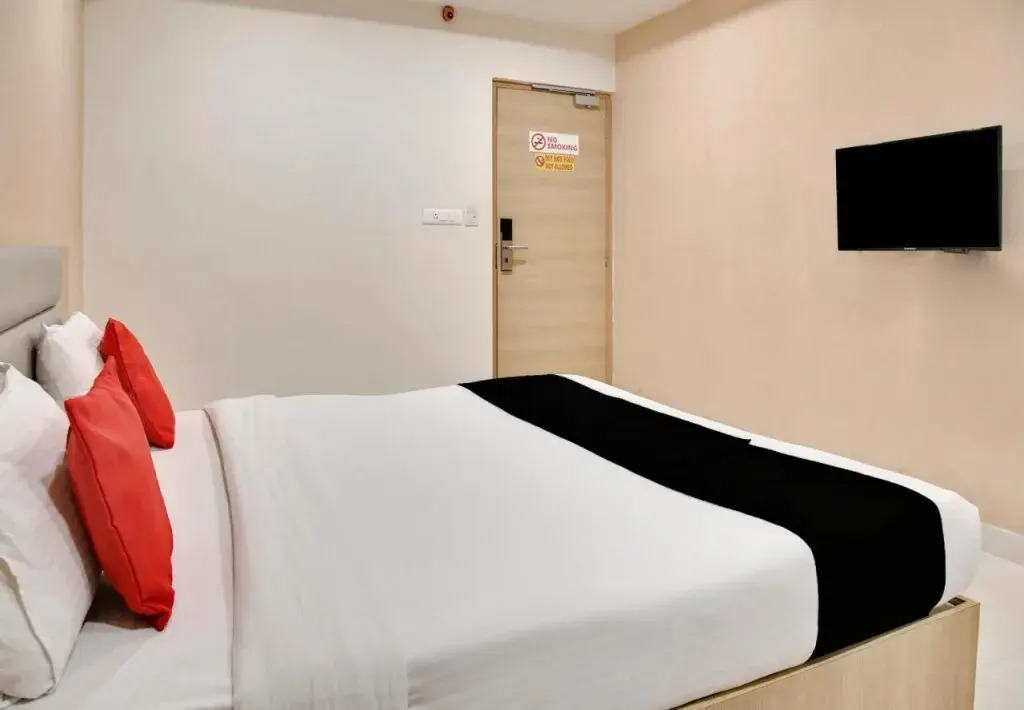 FabHotel Veeraj Suites