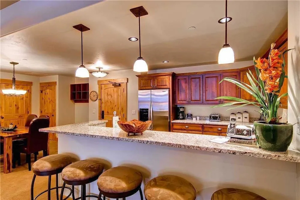 6110 Bear Lodge, Trappeur's Crossing Apartment 3