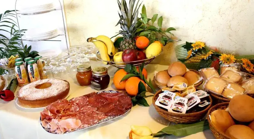 Central Room & Breakfast