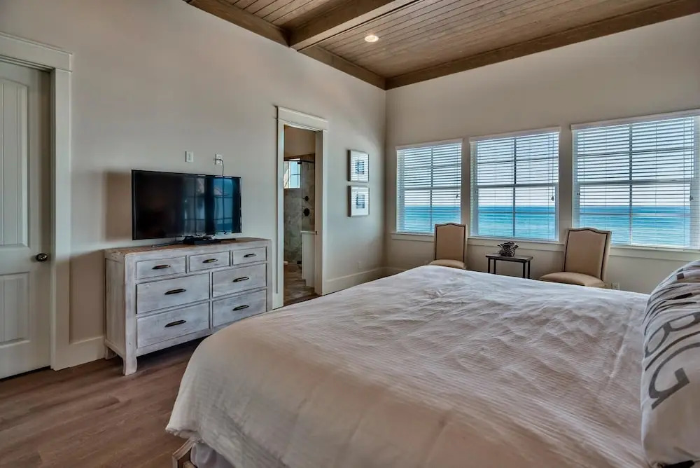 The Pelagic Blue 7 Bedroom Holiday Home by Five Star Properties