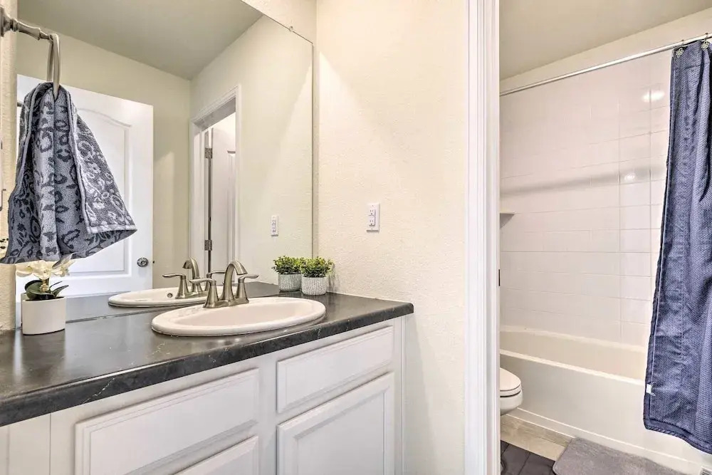 Charming 3BR Retreat - Perfect for Families!