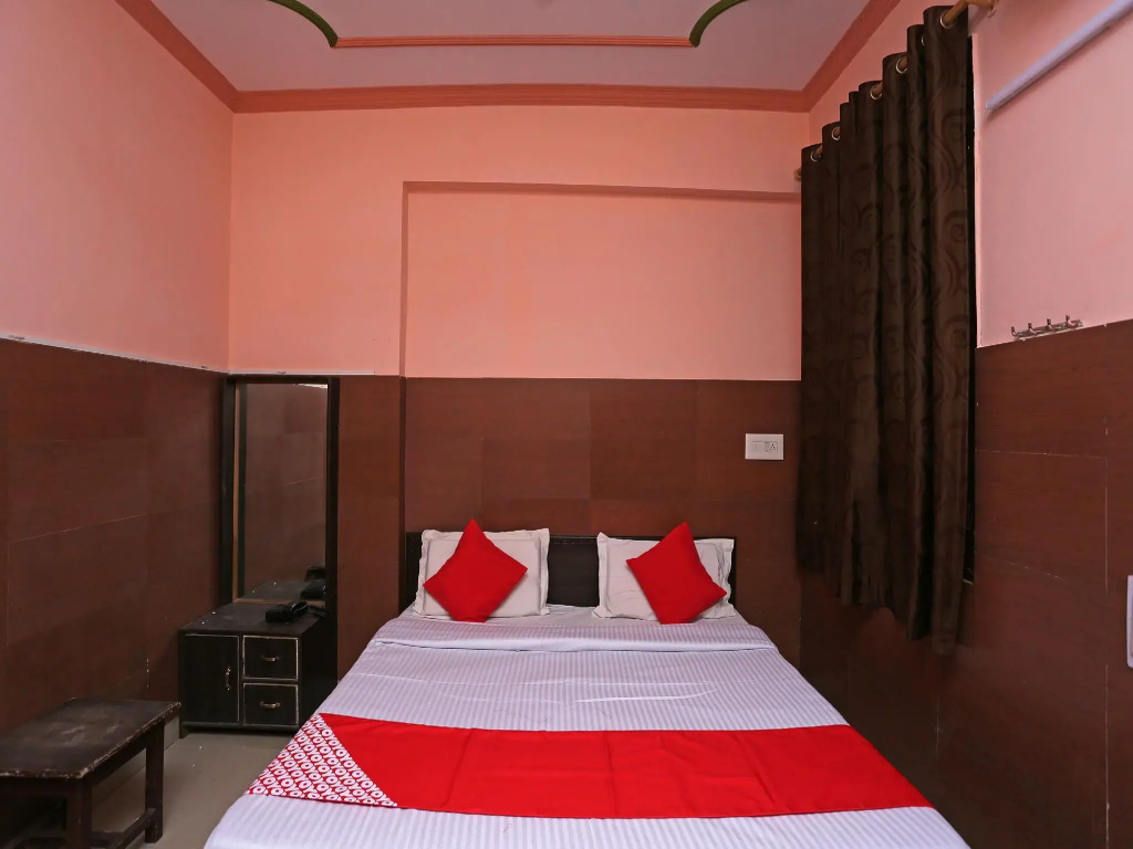 OYO 35450 Bombay Central Hotel