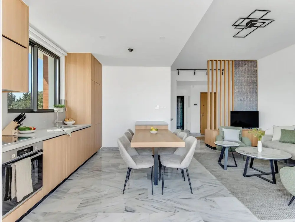 Sanders Olive - Chic 3-bdr Apt With Shared Pool