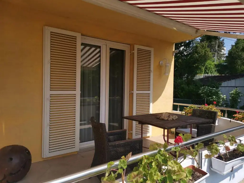 Bellevue Apartment with AC & heating & terrace