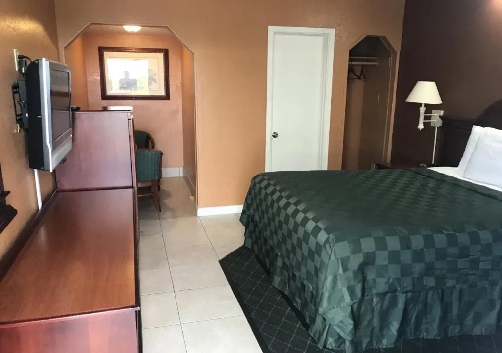 New Corral Motel