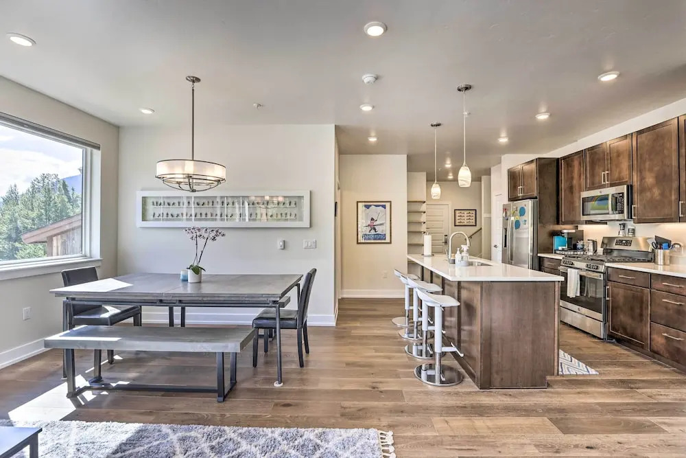 Walk to Lifts: Condo w/ Mtn Views in Keystone!