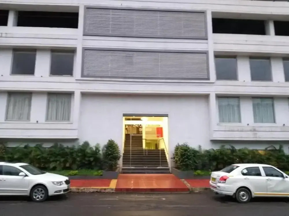 Seasons Hotel