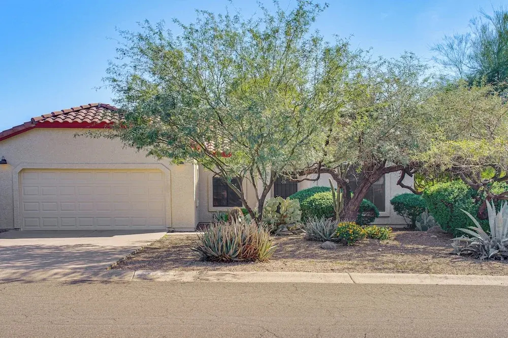 Pet-friendly Snowbird Haven w/ Pool in Gold Canyon