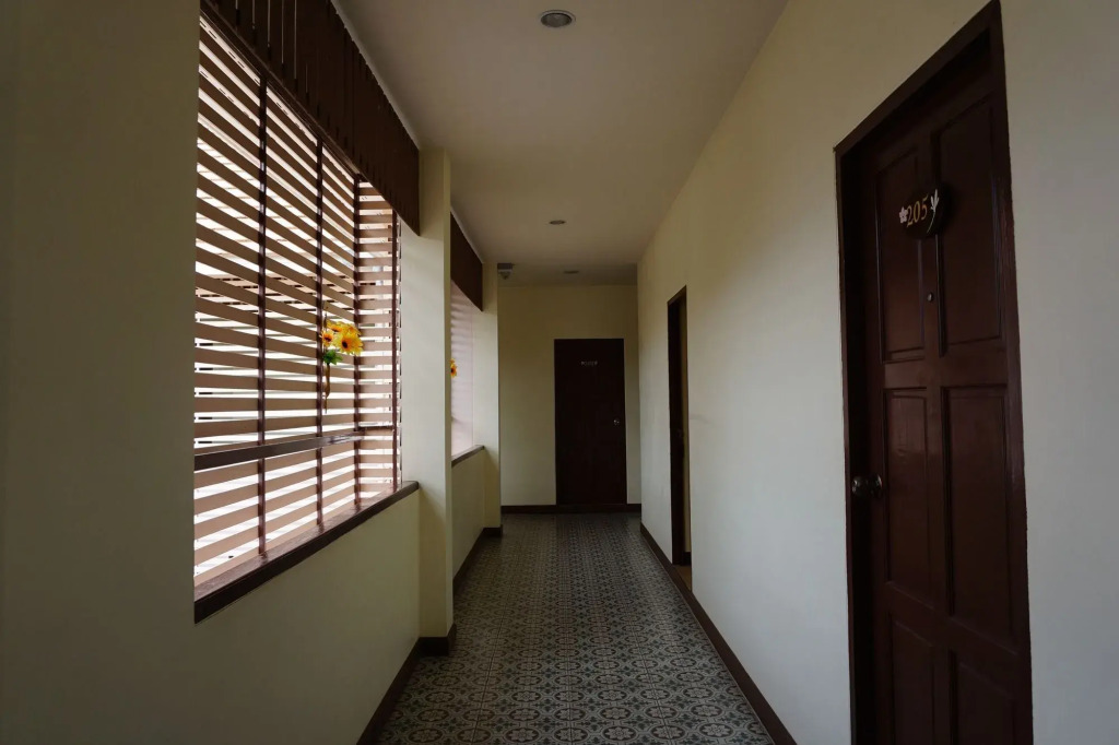 Ponburi Hotel